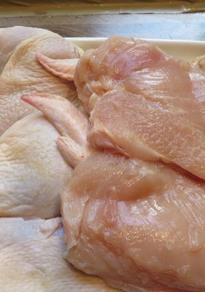 鶏の解体　丸ごとチキンもキッチンバサミで-レシピのメイン写真