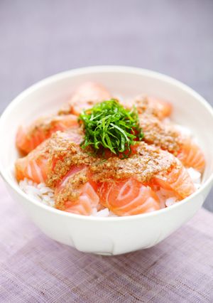 サーモンの簡単ごまポン丼-レシピのメイン写真