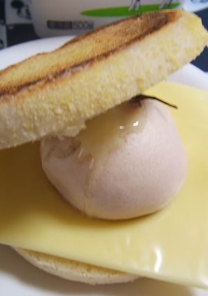 イングリッシュマフィンの饅頭サンド-レシピのメイン写真
