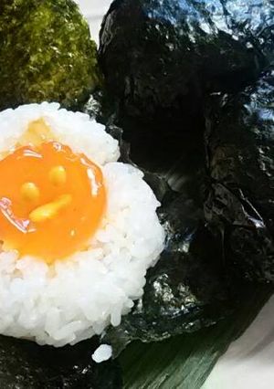 めんつゆ卵黄deおにぎり-レシピのメイン写真