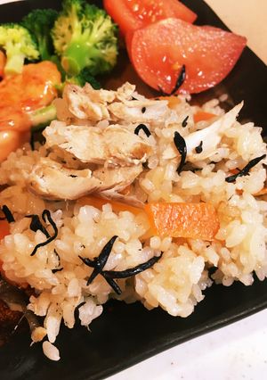 炊飯器で簡単♪塩サバの炊き込みごはん-レシピのメイン写真