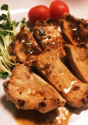 簡単おかず!厚切りロースのステーキ-レシピのメイン写真