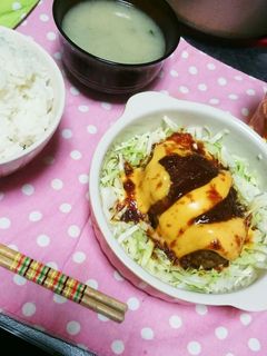 簡単巣ごもり風♡絶品チーズハンバーグ-レシピのメイン写真