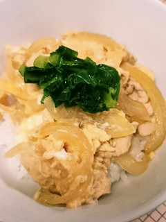 親子丼フライパン♪鶏胸肉めんつゆで簡単♪-レシピのメイン写真