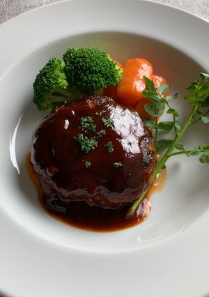 肉汁あふれるハンバーグ-レシピのメイン写真
