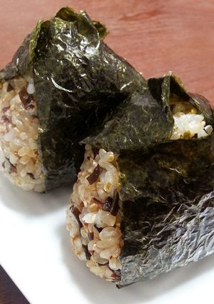 昆布×玄米×ごまで高タンパク質おにぎり-レシピのメイン写真