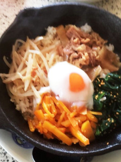 スキレットで石焼ビビンバ風牛丼-レシピのメイン写真