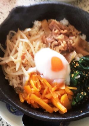 スキレットで石焼ビビンバ風牛丼-レシピのメイン写真
