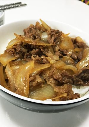 牛丼〜白ワインで一手間〜-レシピのメイン写真