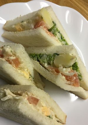 菜の花と卵のポテトサラダでサンドイッチ-レシピのメイン写真
