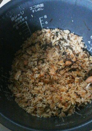 鮭ハラスと塩昆布の炊き込みご飯-レシピのメイン写真