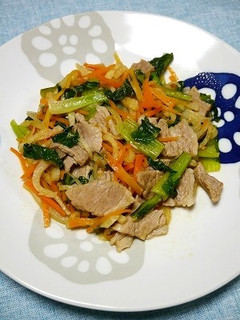 簡単!小松菜と根菜のけんちん炒め-レシピのメイン写真