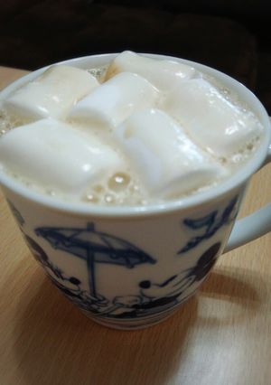 美容ドリンク～紅茶豆乳マシュマロ-レシピのメイン写真