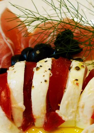 モッツァレッラチーズとトマトの前菜-レシピのメイン写真