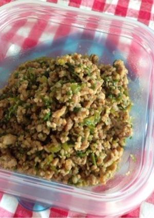 セロリの葉で豚そぼろ-レシピのメイン写真
