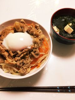 簡単とろ〜り♡温玉のせ焼き肉丼-レシピのメイン写真