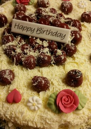 ホワイトチョコで作る「黒い森のケーキ」-レシピのメイン写真