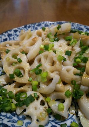 とっても簡単な蓮根のネギ炒め-レシピのメイン写真