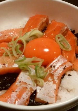 サーモンのペッパー漬け丼@ツイッター-レシピのメイン写真