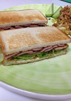 魚肉ソーセージで！女の焼肉サンド-レシピのメイン写真