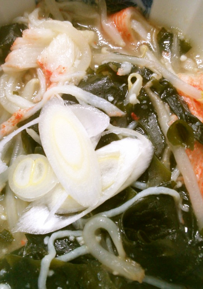 簡単♪もやしとカニカマわかめの中華スープ-レシピのメイン写真