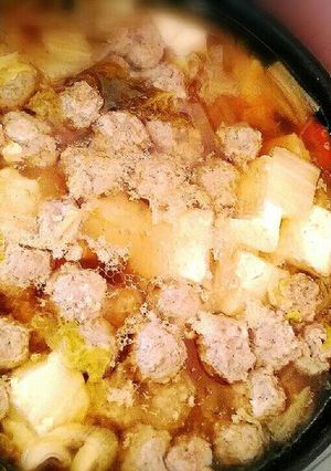 鍋の素要らず*簡単ピリ辛*肉団子鍋*-レシピのメイン写真
