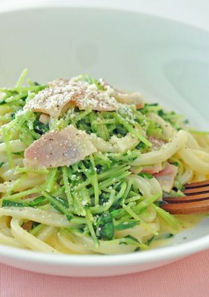 5分で完成! 豆苗のカルボナーラうどん-レシピのメイン写真
