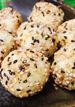 ごま衣が香ばしい♪チーズポテトボール-レシピのメイン写真