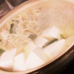 รูปของ 冷凍餃子と余り野菜で♪ギョウザ鍋