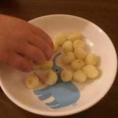 รูปของ 手の大きさに合わせて作るつかみ食べ離乳食