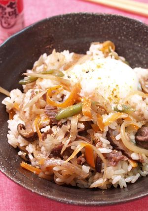 七目牛すき混ぜご飯 温泉卵のせ-レシピのメイン写真