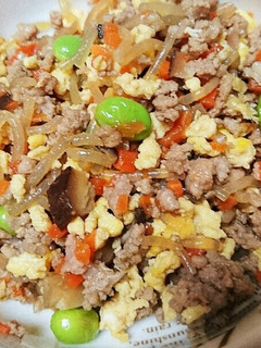 具だくさんのそぼろ丼♪~学校給食編-レシピのメイン写真