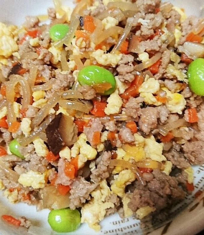 具だくさんのそぼろ丼♪～学校給食編-レシピのメイン写真