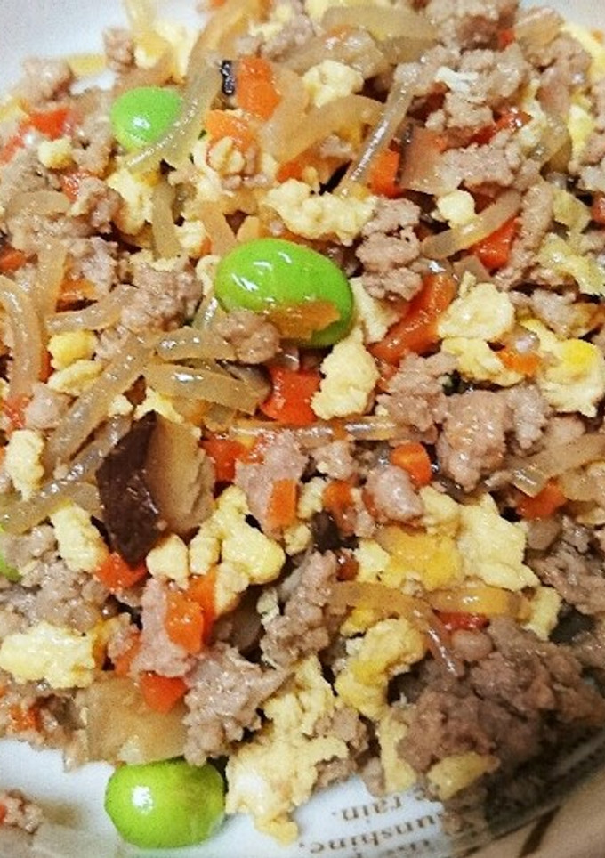具だくさんのそぼろ丼♪～学校給食編-レシピのメイン写真