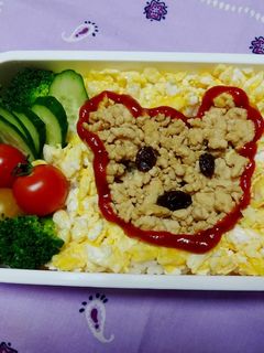 【食パン用抜き型】クマさん鶏そぼろ弁当-レシピのメイン写真