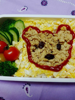 【食パン用抜き型】クマさん鶏そぼろ弁当-レシピのメイン写真