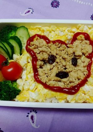 【食パン用抜き型】クマさん鶏そぼろ弁当-レシピのメイン写真