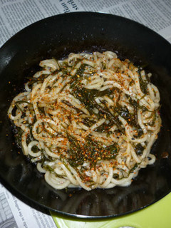 鉄パンでシンプルにあかもくの焼きうどん-レシピのメイン写真