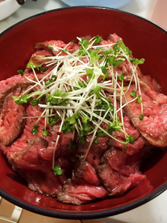 簡単!炊飯器でローストビーフ丼-レシピのメイン写真