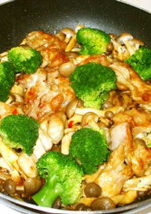 鶏もも肉とシメジの豆板醤炒め♪-レシピのメイン写真
