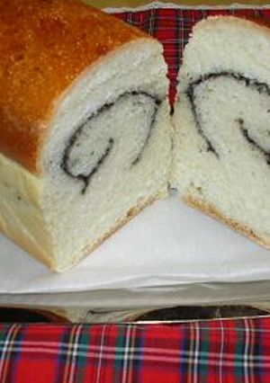 黒ごまクリームロール食パン-レシピのメイン写真
