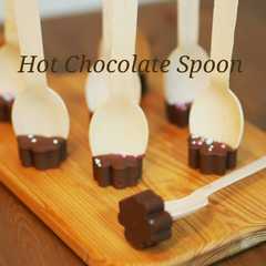รูปของ ホットチョコレートスプーンでバレンタイン