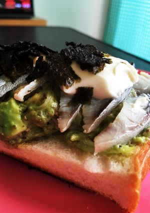 #濃厚アボカドクリチジェノバトースト-レシピのメイン写真