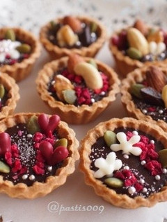 バレンタイン♡簡単デコ生チョコミニタルト-レシピのメイン写真