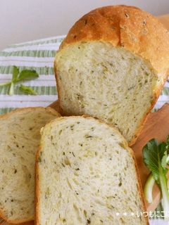 たっぷり小松菜とゴマのミルク食パン♪-レシピのメイン写真