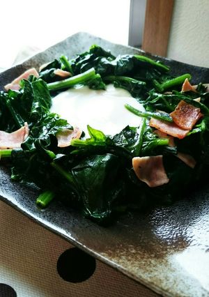 ほうれん草とベーコンの巣籠もり卵-レシピのメイン写真