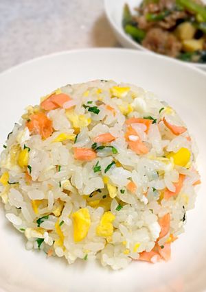 春香る☆鮭とせりのチャーハン-レシピのメイン写真