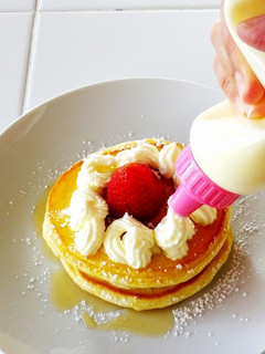 【ふりふりクリーム】ホイップパンケーキ-レシピのメイン写真