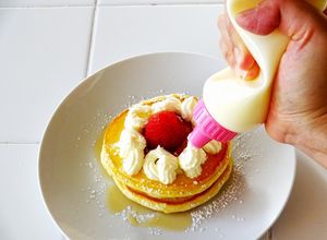 【ふりふりクリーム】ホイップパンケーキ-レシピのメイン写真