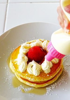 【ふりふりクリーム】ホイップパンケーキ-レシピのメイン写真